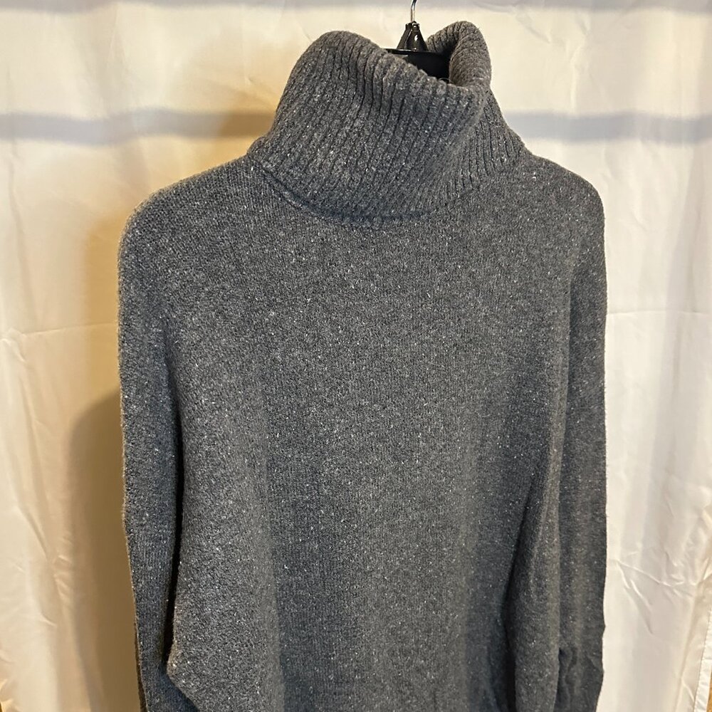 Old Navy Charcoal Gray Turtleneck Sweater – SoSoft Collection – Size M